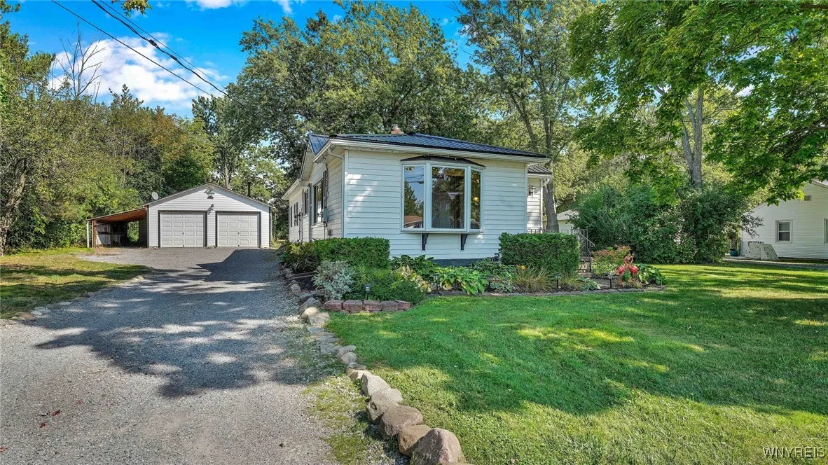 4135 Burke Parkway, Hamburg, New York 14219, Hamburg, New York 14219, 2 Bedrooms Bedrooms, 7 Rooms Rooms,1 BathroomBathrooms,Residential,Closed,4135 Burke Parkway, Hamburg, New York 14219,0,B1564746