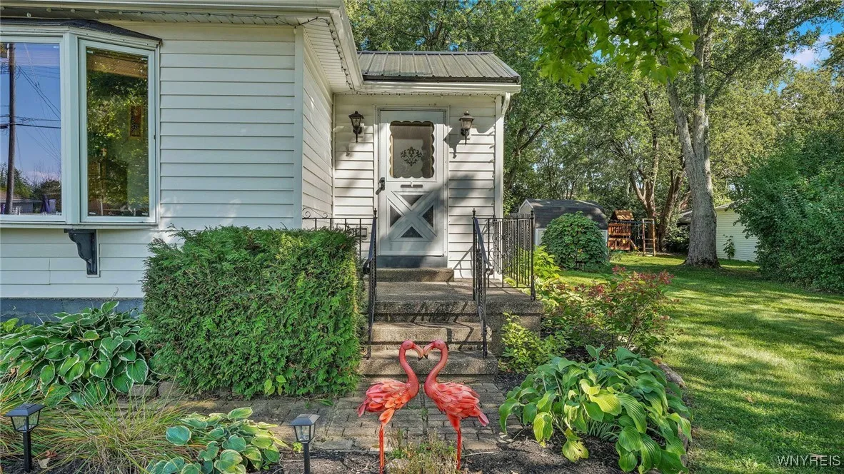 4135 Burke Parkway, Hamburg, New York 14219, Hamburg, New York 14219, 2 Bedrooms Bedrooms, 7 Rooms Rooms,1 BathroomBathrooms,Residential,Closed,4135 Burke Parkway, Hamburg, New York 14219,0,B1564746