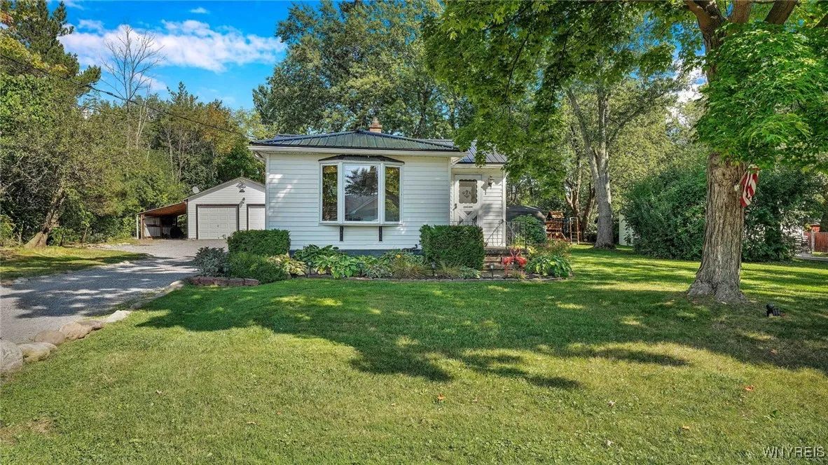 4135 Burke Parkway, Hamburg, New York 14219, Hamburg, New York 14219, 2 Bedrooms Bedrooms, 7 Rooms Rooms,1 BathroomBathrooms,Residential,Closed,4135 Burke Parkway, Hamburg, New York 14219,0,B1564746