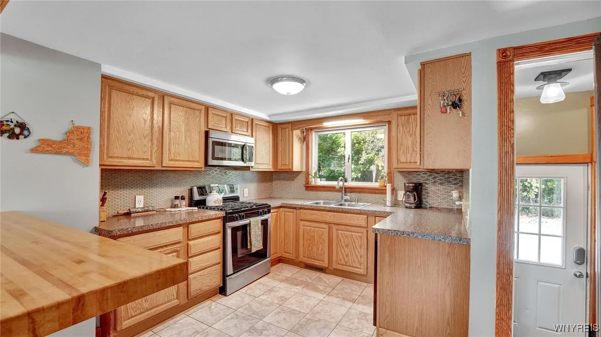 4135 Burke Parkway, Hamburg, New York 14219, Hamburg, New York 14219, 2 Bedrooms Bedrooms, 7 Rooms Rooms,1 BathroomBathrooms,Residential,Closed,4135 Burke Parkway, Hamburg, New York 14219,0,B1564746