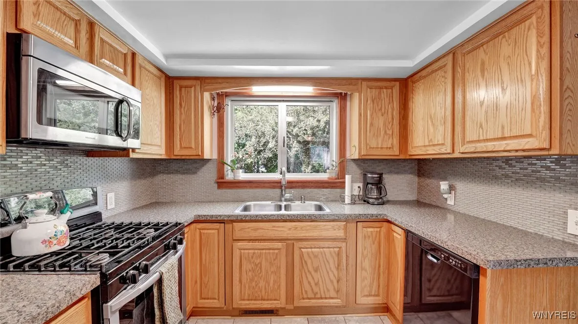 4135 Burke Parkway, Hamburg, New York 14219, Hamburg, New York 14219, 2 Bedrooms Bedrooms, 7 Rooms Rooms,1 BathroomBathrooms,Residential,Closed,4135 Burke Parkway, Hamburg, New York 14219,0,B1564746