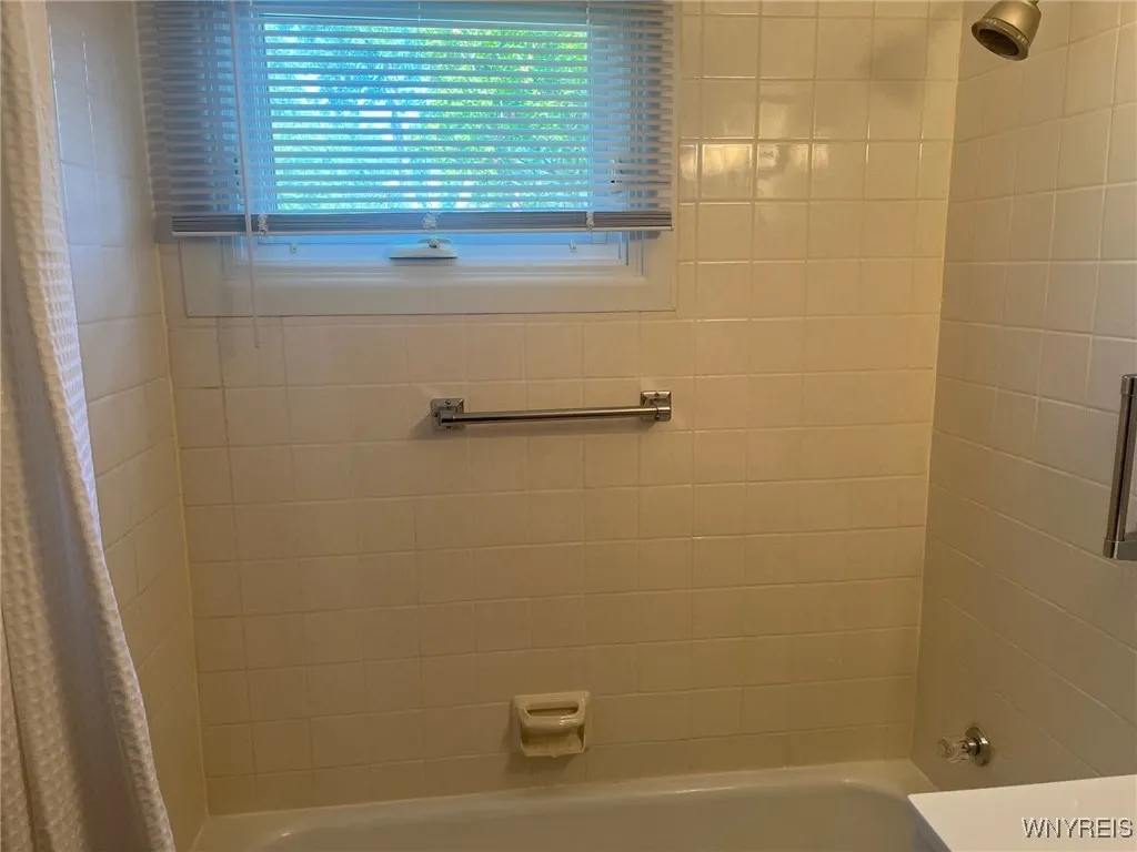 359 Dushane Drive, Tonawanda-town, New York 14223, Tonawanda, New York 14223, 4 Bedrooms Bedrooms, 8 Rooms Rooms,1 BathroomBathrooms,Residential,Closed,359 Dushane Drive, Tonawanda-town, New York 14223,0,B1567074