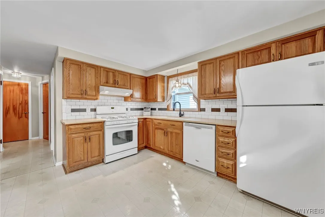 3992 Grant Avenue, Hamburg, New York 14075, Hamburg, New York 14075, 4 Bedrooms Bedrooms, 9 Rooms Rooms,3 BathroomsBathrooms,Residential,Closed,3992 Grant Avenue, Hamburg, New York 14075,0,B1567834