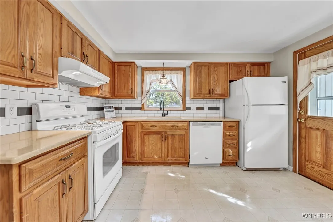 3992 Grant Avenue, Hamburg, New York 14075, Hamburg, New York 14075, 4 Bedrooms Bedrooms, 9 Rooms Rooms,3 BathroomsBathrooms,Residential,Closed,3992 Grant Avenue, Hamburg, New York 14075,0,B1567834