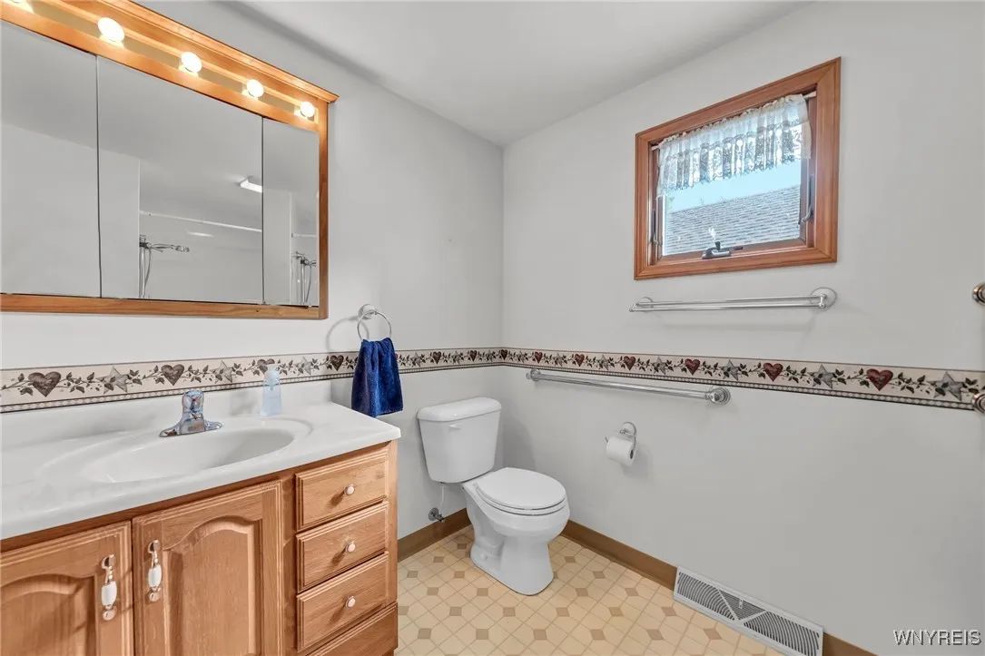 3992 Grant Avenue, Hamburg, New York 14075, Hamburg, New York 14075, 4 Bedrooms Bedrooms, 9 Rooms Rooms,3 BathroomsBathrooms,Residential,Closed,3992 Grant Avenue, Hamburg, New York 14075,0,B1567834