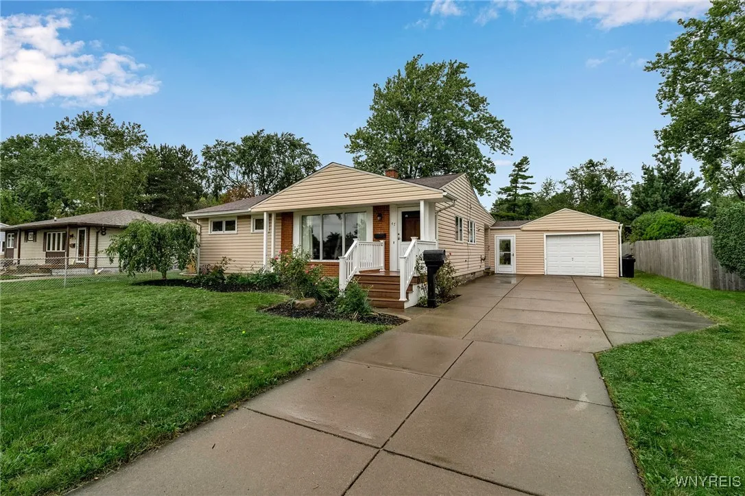 47 Green Acres Road, Tonawanda-town, New York 1415, Tonawanda, New York 14150, 4 Bedrooms Bedrooms, 7 Rooms Rooms,2 BathroomsBathrooms,Residential,Closed,47 Green Acres Road, Tonawanda-town, New York 1415,0,B1565695