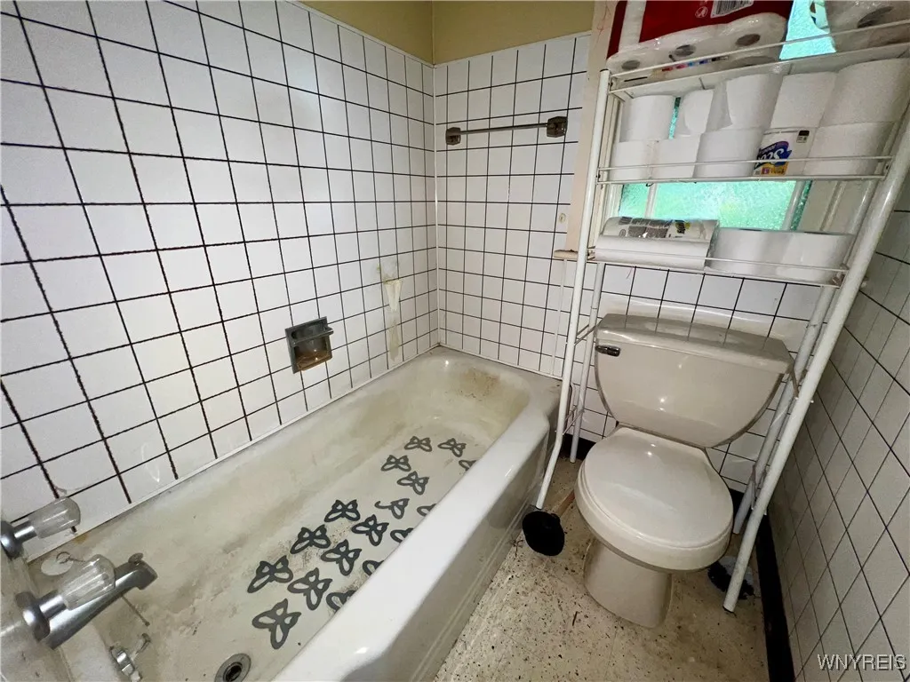 6709 Bathroom