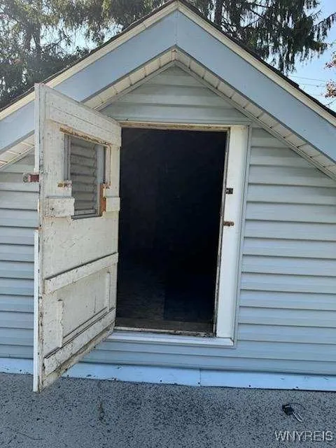 6709 Attic