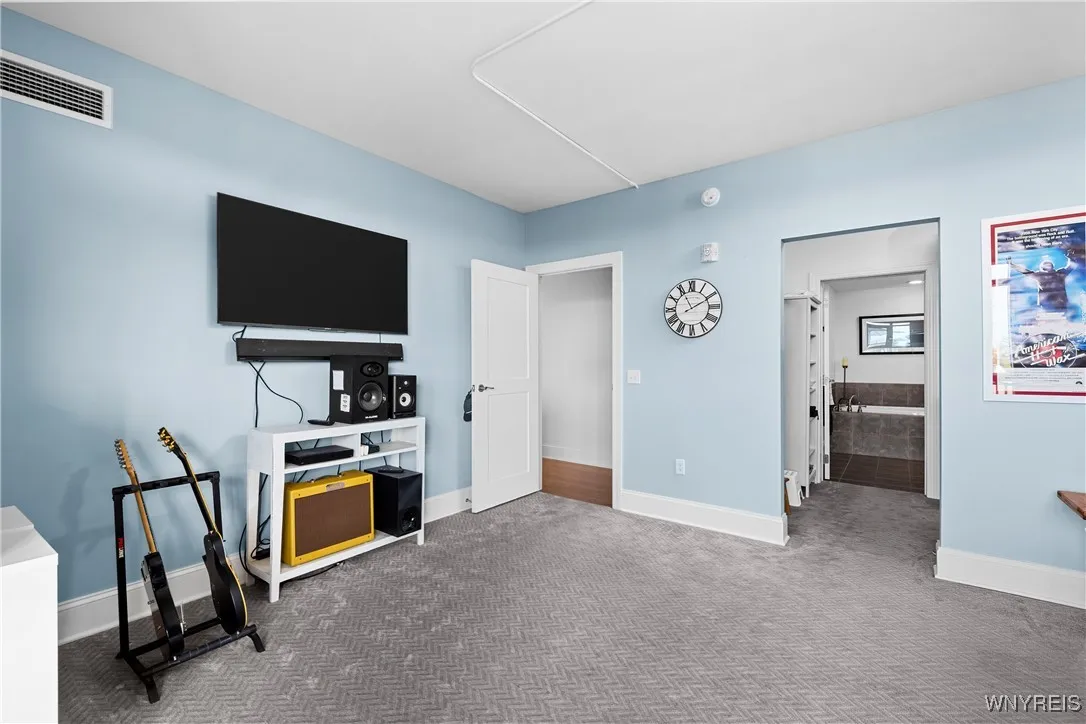 132 Lakefront Boulevard 302, Buffalo, New York 142, Buffalo, New York 14202, 2 Bedrooms Bedrooms, 5 Rooms Rooms,2 BathroomsBathrooms,Residential,Closed,132 Lakefront Boulevard 302, Buffalo, New York 142,0,B1567851