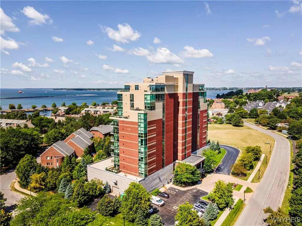 132 Lakefront Boulevard 302, Buffalo, New York 142, Buffalo, New York 14202, 2 Bedrooms Bedrooms, 5 Rooms Rooms,2 BathroomsBathrooms,Residential,Closed,132 Lakefront Boulevard 302, Buffalo, New York 142,0,B1567851