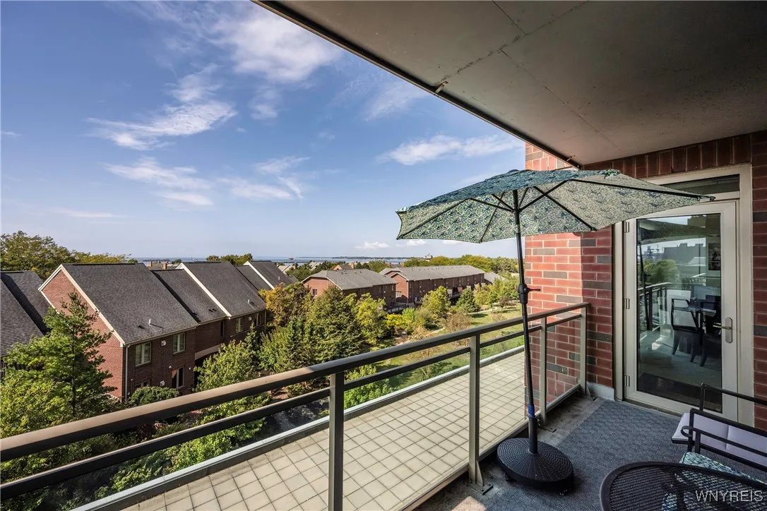 132 Lakefront Boulevard 302, Buffalo, New York 142, Buffalo, New York 14202, 2 Bedrooms Bedrooms, 5 Rooms Rooms,2 BathroomsBathrooms,Residential,Closed,132 Lakefront Boulevard 302, Buffalo, New York 142,0,B1567851