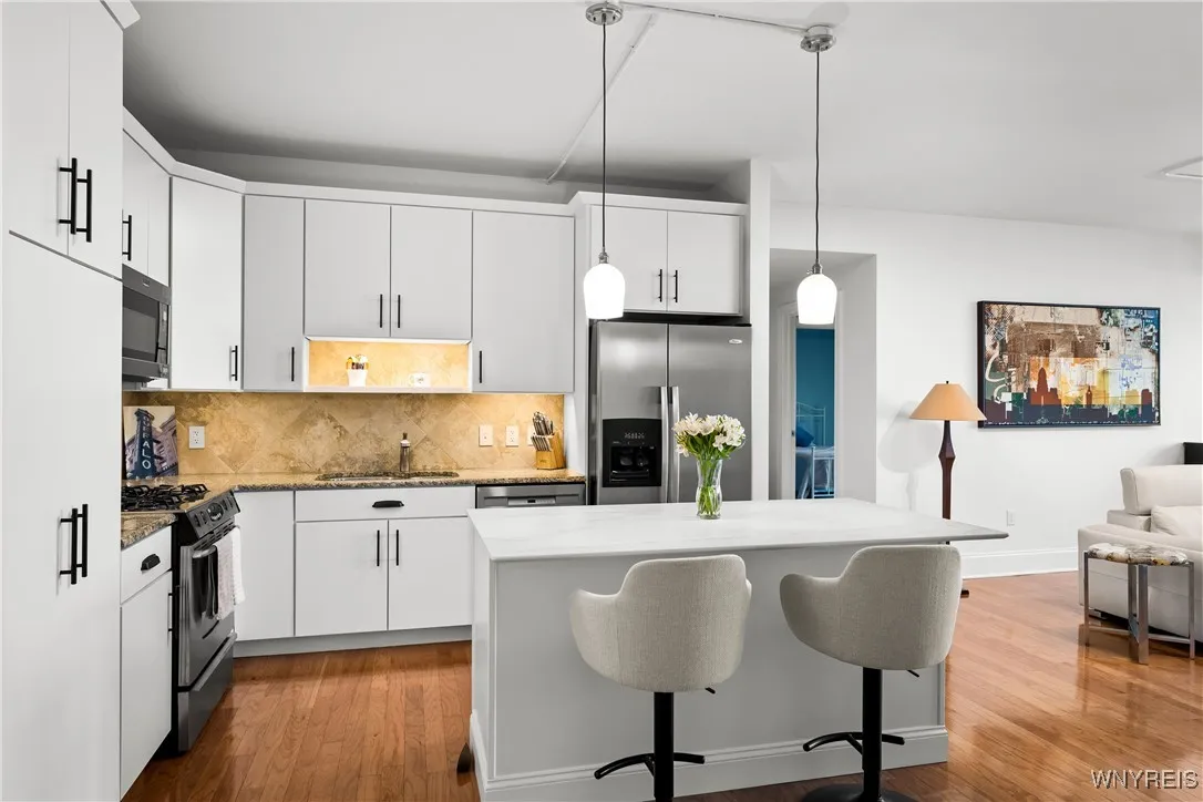 132 Lakefront Boulevard 302, Buffalo, New York 142, Buffalo, New York 14202, 2 Bedrooms Bedrooms, 5 Rooms Rooms,2 BathroomsBathrooms,Residential,Closed,132 Lakefront Boulevard 302, Buffalo, New York 142,0,B1567851