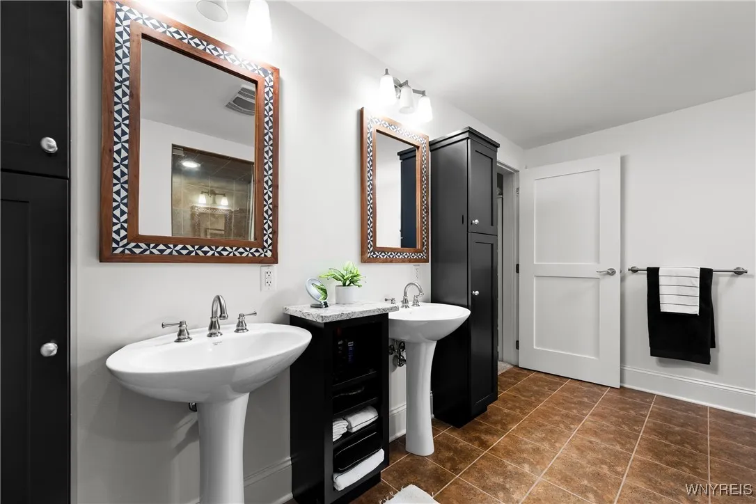 132 Lakefront Boulevard 302, Buffalo, New York 142, Buffalo, New York 14202, 2 Bedrooms Bedrooms, 5 Rooms Rooms,2 BathroomsBathrooms,Residential,Closed,132 Lakefront Boulevard 302, Buffalo, New York 142,0,B1567851