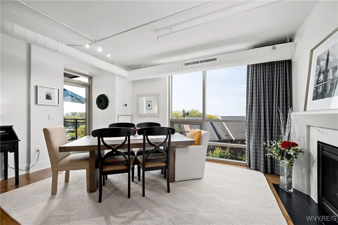 132 Lakefront Boulevard 302, Buffalo, New York 142, Buffalo, New York 14202, 2 Bedrooms Bedrooms, 5 Rooms Rooms,2 BathroomsBathrooms,Residential,Closed,132 Lakefront Boulevard 302, Buffalo, New York 142,0,B1567851
