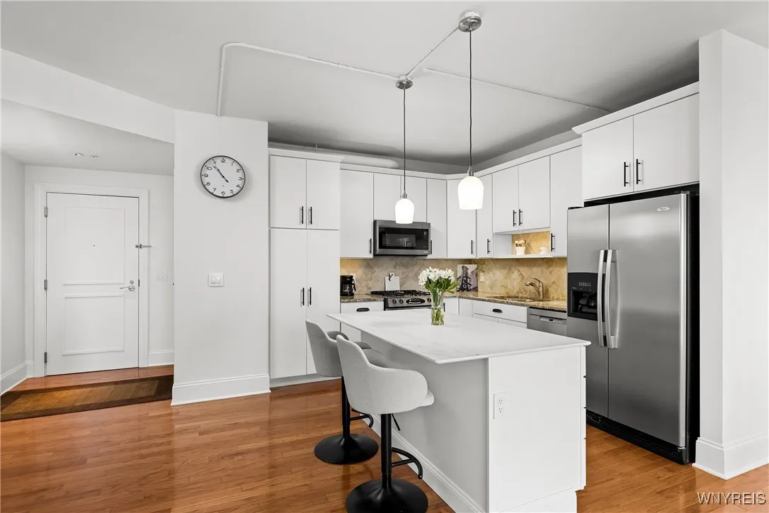 132 Lakefront Boulevard 302, Buffalo, New York 142, Buffalo, New York 14202, 2 Bedrooms Bedrooms, 5 Rooms Rooms,2 BathroomsBathrooms,Residential,Closed,132 Lakefront Boulevard 302, Buffalo, New York 142,0,B1567851