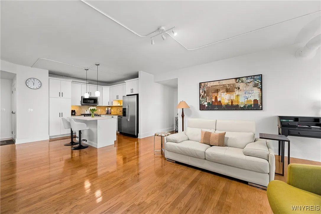 132 Lakefront Boulevard 302, Buffalo, New York 142, Buffalo, New York 14202, 2 Bedrooms Bedrooms, 5 Rooms Rooms,2 BathroomsBathrooms,Residential,Closed,132 Lakefront Boulevard 302, Buffalo, New York 142,0,B1567851