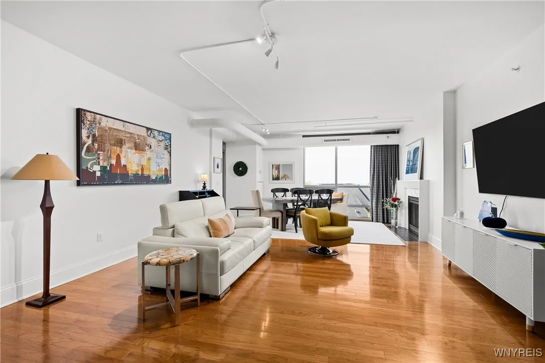 132 Lakefront Boulevard 302, Buffalo, New York 142, Buffalo, New York 14202, 2 Bedrooms Bedrooms, 5 Rooms Rooms,2 BathroomsBathrooms,Residential,Closed,132 Lakefront Boulevard 302, Buffalo, New York 142,0,B1567851