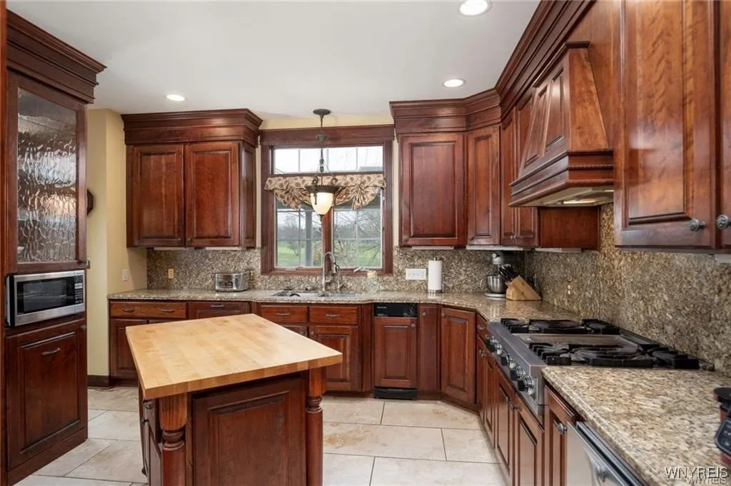 5338 Briercliff Drive, Hamburg, New York 14075, Hamburg, New York 14075, 4 Bedrooms Bedrooms, 17 Rooms Rooms,4 BathroomsBathrooms,Residential,Closed,5338 Briercliff Drive, Hamburg, New York 14075,0,B1567245