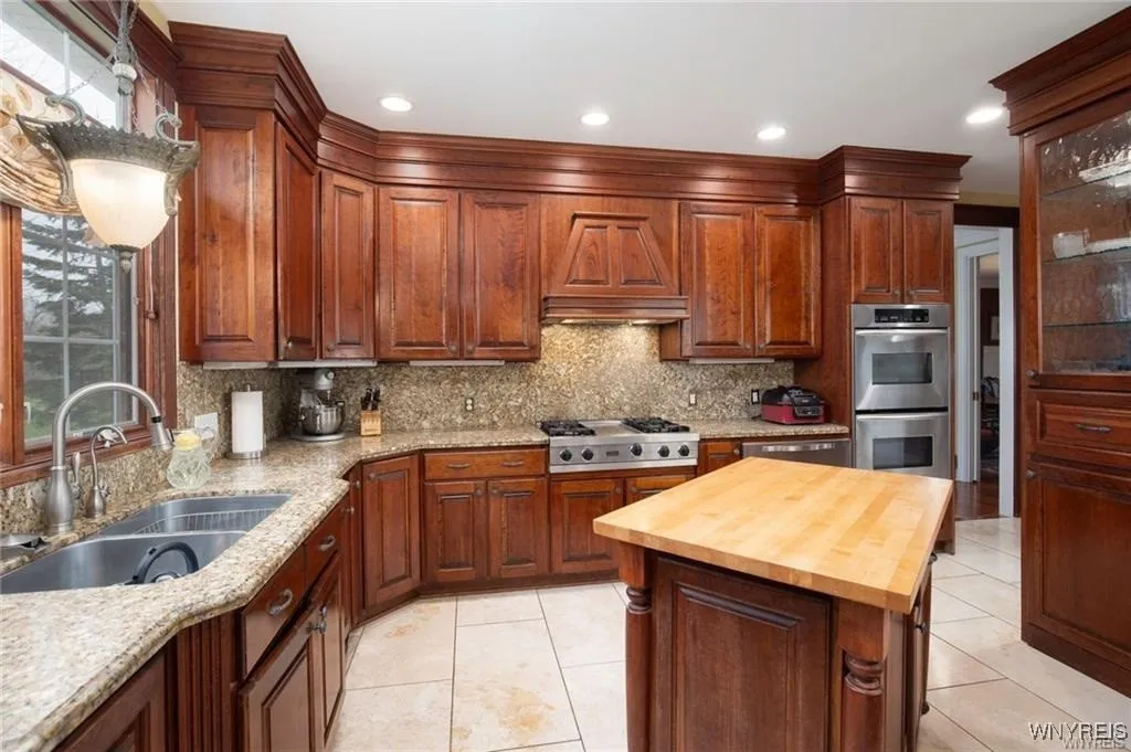 5338 Briercliff Drive, Hamburg, New York 14075, Hamburg, New York 14075, 4 Bedrooms Bedrooms, 17 Rooms Rooms,4 BathroomsBathrooms,Residential,Closed,5338 Briercliff Drive, Hamburg, New York 14075,0,B1567245