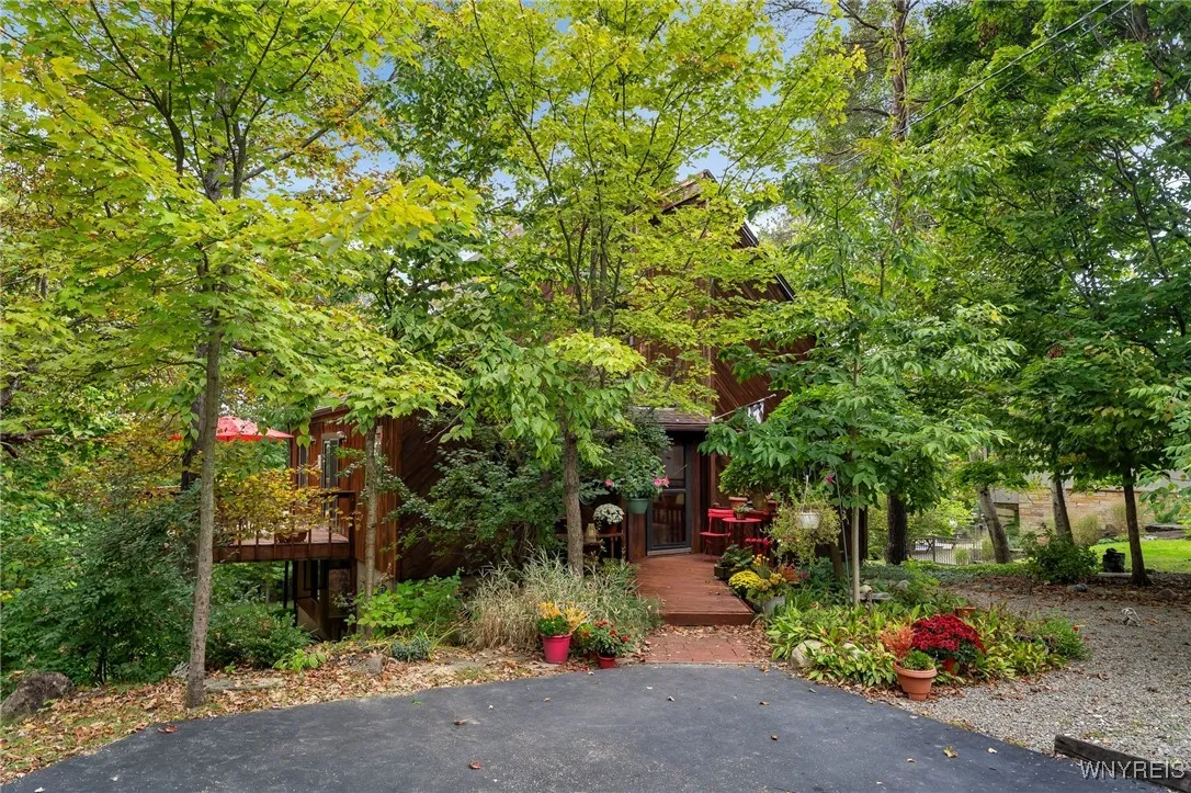 363 Elmwood Avenue, Aurora, New York 14052, Aurora, New York 14052, 4 Bedrooms Bedrooms, 8 Rooms Rooms,2 BathroomsBathrooms,Residential,Closed,363 Elmwood Avenue, Aurora, New York 14052,0,B1567409