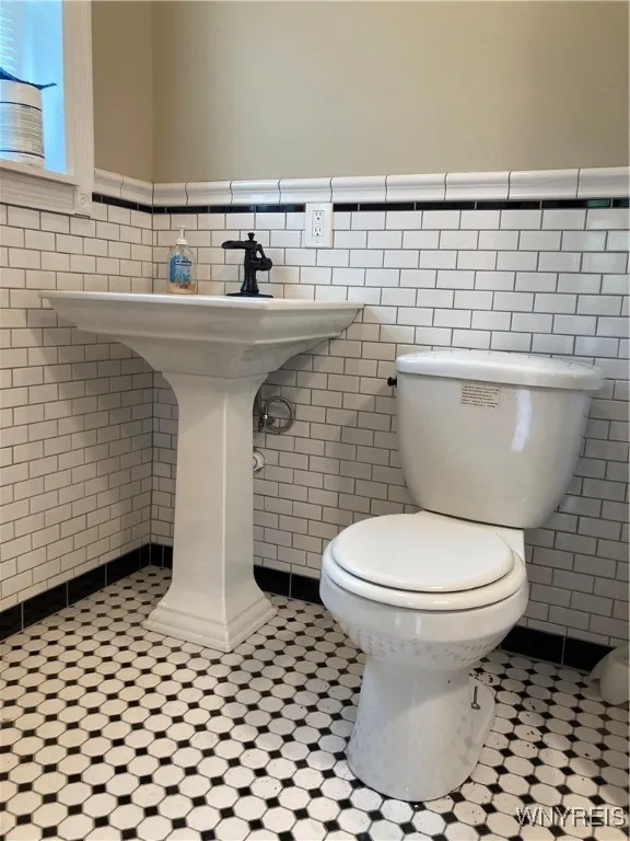 143 Cottage Street, Buffalo, New York 14201, Buffalo, New York 14201, 3 Bedrooms Bedrooms, 7 Rooms Rooms,1 BathroomBathrooms,Residential Lease,For Rent,143 Cottage Street, Buffalo, New York 14201,0,B1568014