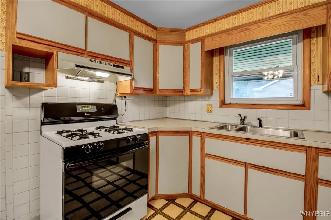 155 Fries Road, Tonawanda-town, New York 14150, Tonawanda, New York 14150, 3 Bedrooms Bedrooms, 7 Rooms Rooms,2 BathroomsBathrooms,Residential,Closed,155 Fries Road, Tonawanda-town, New York 14150,0,B1568231