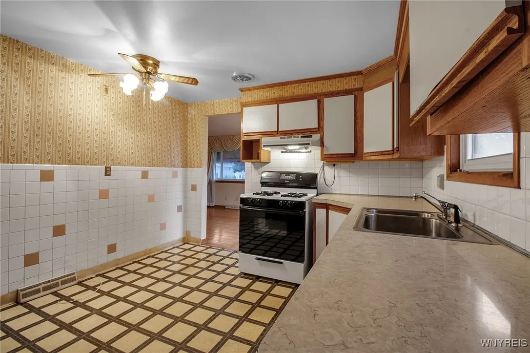 155 Fries Road, Tonawanda-town, New York 14150, Tonawanda, New York 14150, 3 Bedrooms Bedrooms, 7 Rooms Rooms,2 BathroomsBathrooms,Residential,Closed,155 Fries Road, Tonawanda-town, New York 14150,0,B1568231