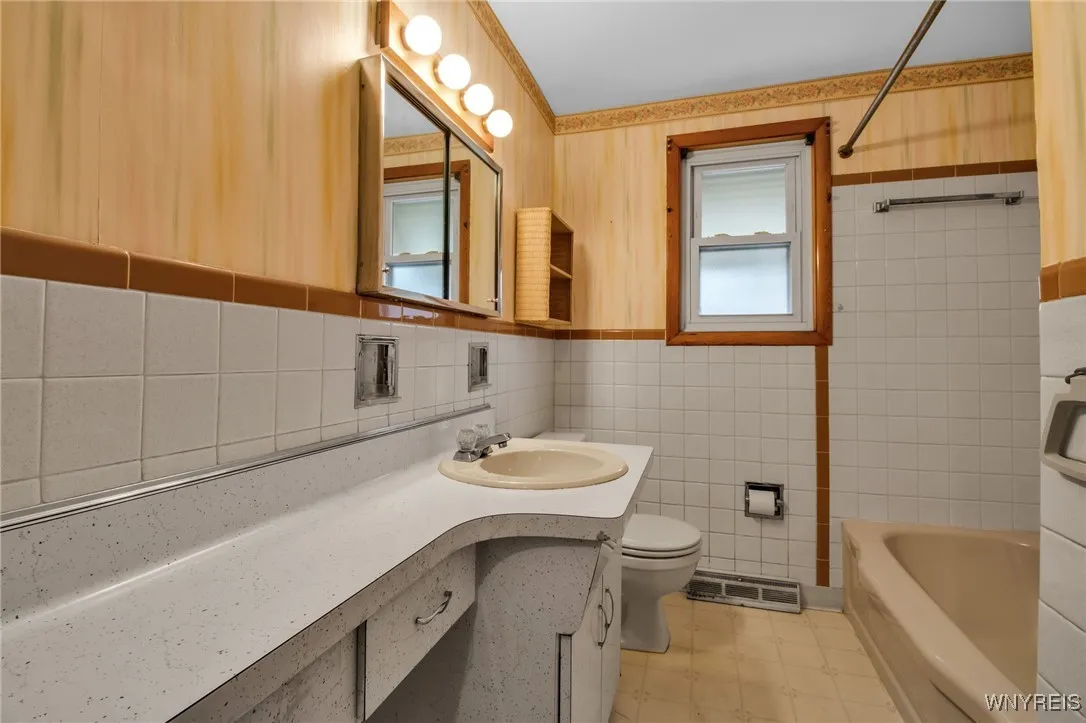 155 Fries Road, Tonawanda-town, New York 14150, Tonawanda, New York 14150, 3 Bedrooms Bedrooms, 7 Rooms Rooms,2 BathroomsBathrooms,Residential,Closed,155 Fries Road, Tonawanda-town, New York 14150,0,B1568231