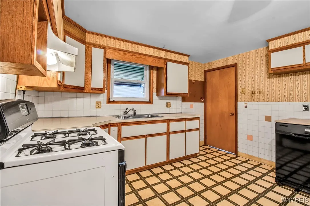 155 Fries Road, Tonawanda-town, New York 14150, Tonawanda, New York 14150, 3 Bedrooms Bedrooms, 7 Rooms Rooms,2 BathroomsBathrooms,Residential,Closed,155 Fries Road, Tonawanda-town, New York 14150,0,B1568231
