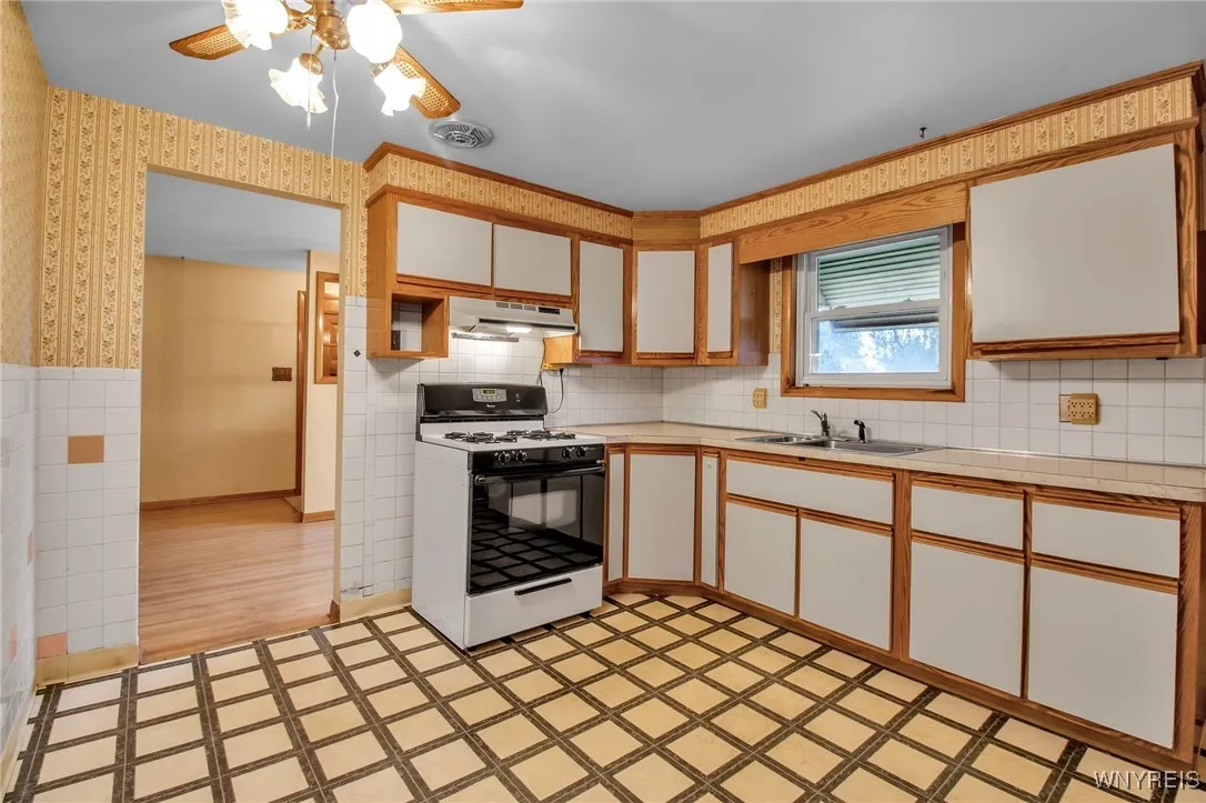 155 Fries Road, Tonawanda-town, New York 14150, Tonawanda, New York 14150, 3 Bedrooms Bedrooms, 7 Rooms Rooms,2 BathroomsBathrooms,Residential,Closed,155 Fries Road, Tonawanda-town, New York 14150,0,B1568231