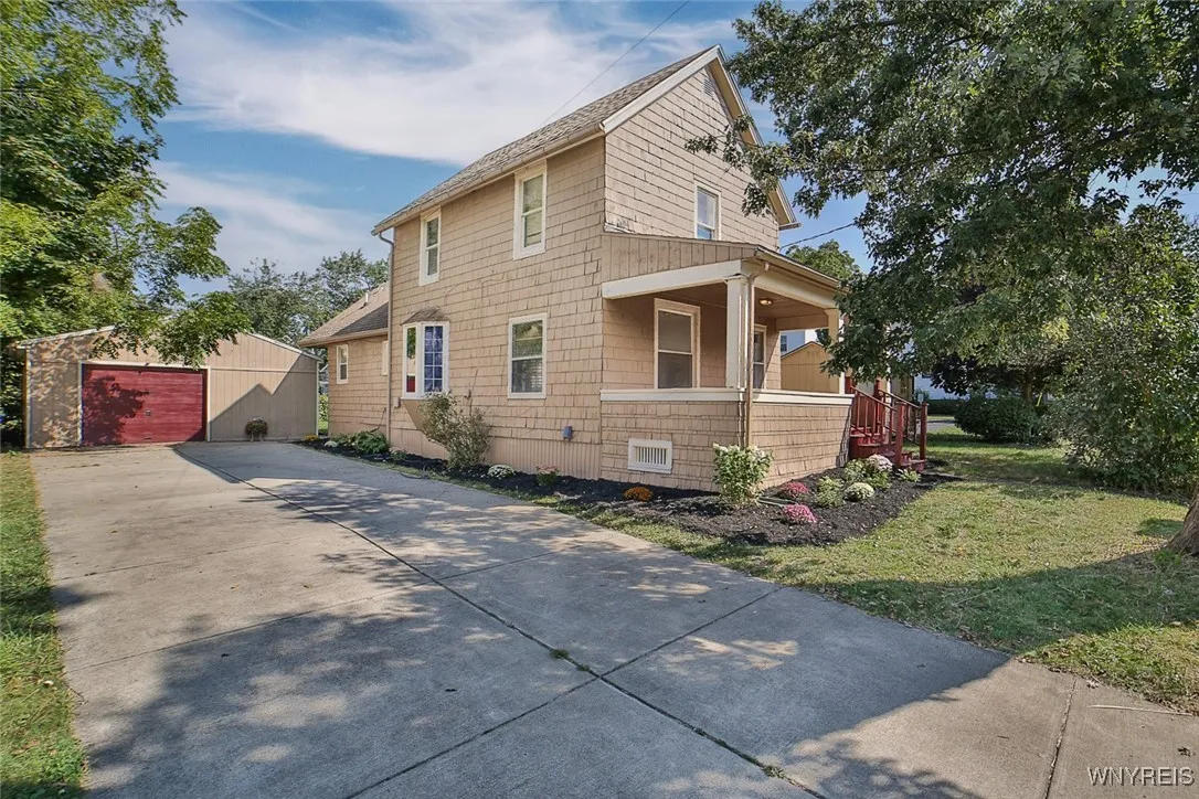 65 Lake Avenue, Hamburg, New York 14219, Hamburg, New York 14219, 3 Bedrooms Bedrooms, 11 Rooms Rooms,1 BathroomBathrooms,Residential,Closed,65 Lake Avenue, Hamburg, New York 14219,0,B1567224