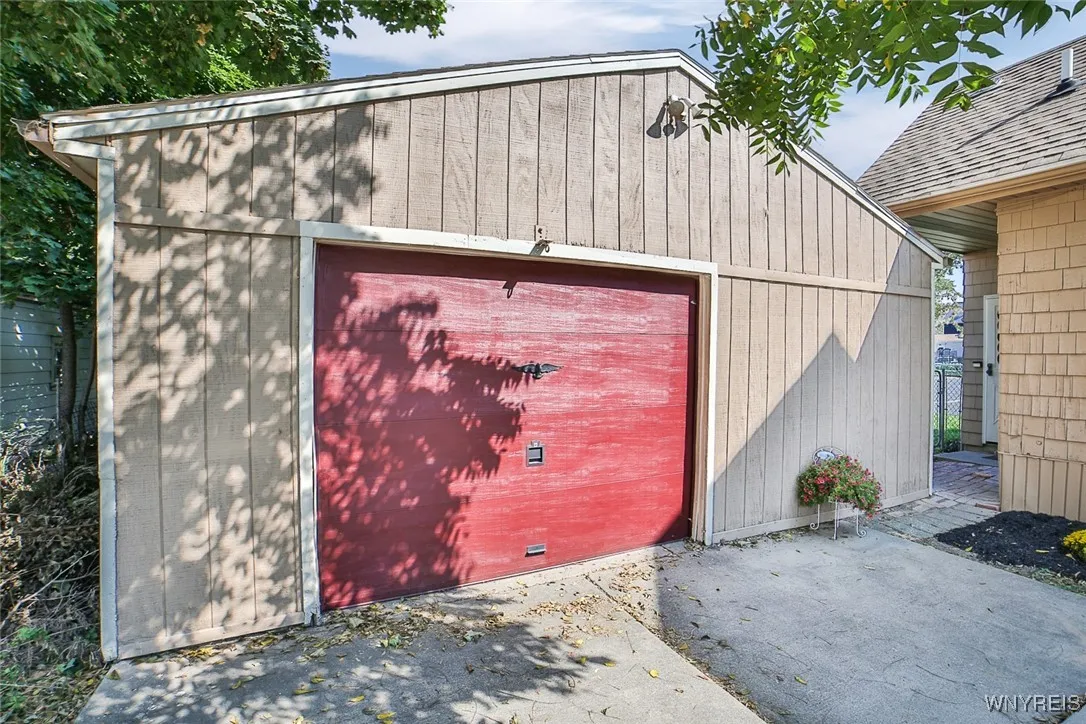 65 Lake Avenue, Hamburg, New York 14219, Hamburg, New York 14219, 3 Bedrooms Bedrooms, 11 Rooms Rooms,1 BathroomBathrooms,Residential,Closed,65 Lake Avenue, Hamburg, New York 14219,0,B1567224