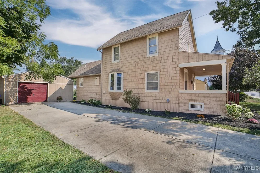 65 Lake Avenue, Hamburg, New York 14219, Hamburg, New York 14219, 3 Bedrooms Bedrooms, 11 Rooms Rooms,1 BathroomBathrooms,Residential,Closed,65 Lake Avenue, Hamburg, New York 14219,0,B1567224