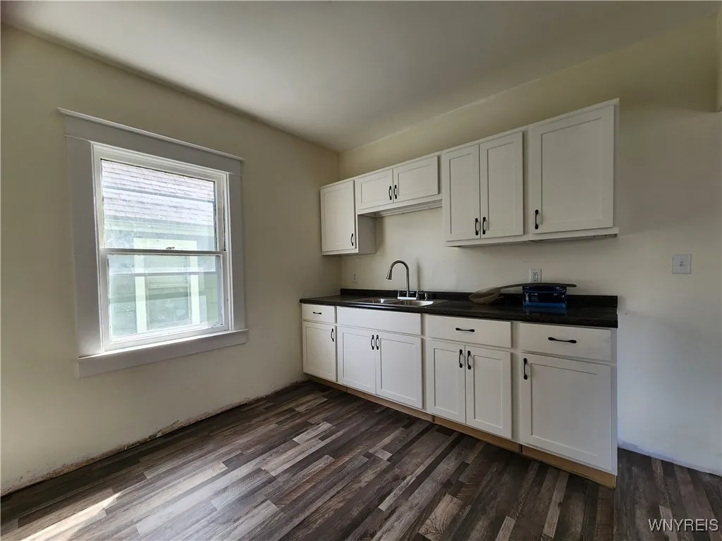 50 Eckhert - Upper Street, Buffalo, New York 14207, Buffalo, New York 14207, 2 Bedrooms Bedrooms, 4 Rooms Rooms,1 BathroomBathrooms,Residential Lease,Closed,50 Eckhert - Upper Street, Buffalo, New York 14207,0,B1568581