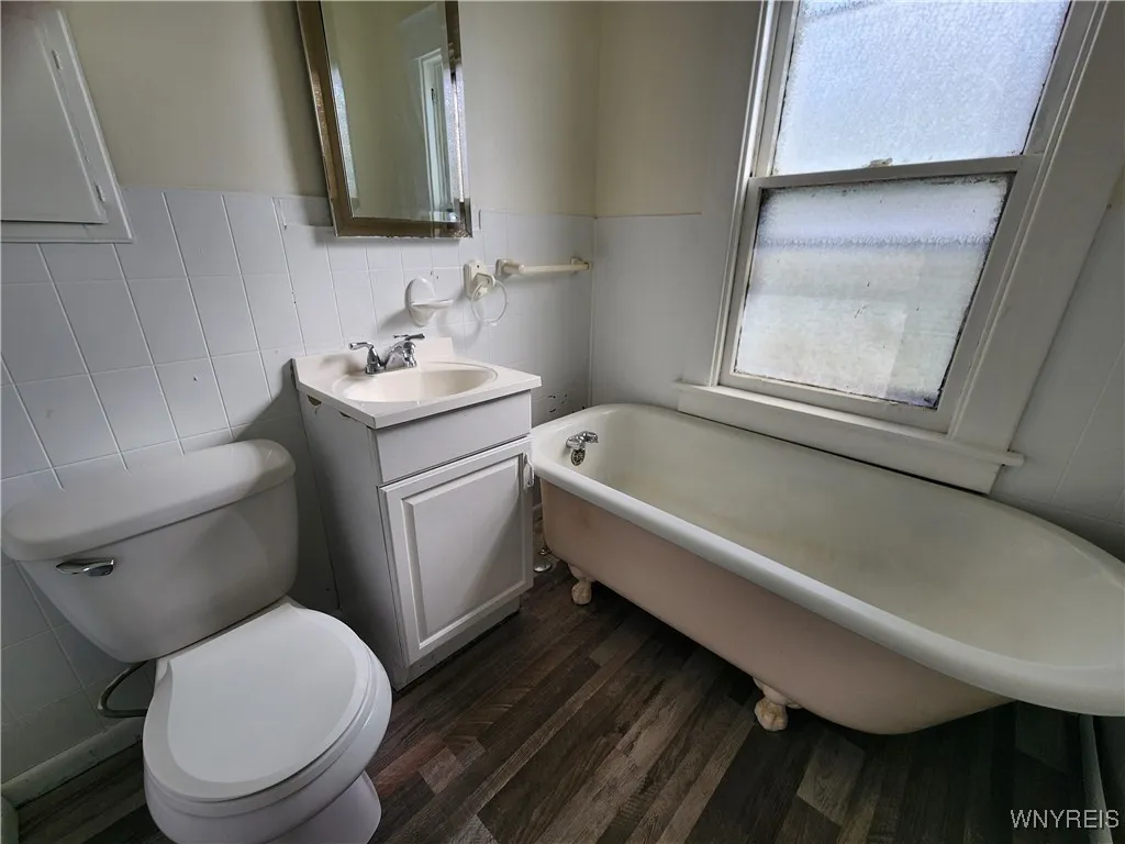 50 Eckhert - Upper Street, Buffalo, New York 14207, Buffalo, New York 14207, 2 Bedrooms Bedrooms, 4 Rooms Rooms,1 BathroomBathrooms,Residential Lease,Closed,50 Eckhert - Upper Street, Buffalo, New York 14207,0,B1568581