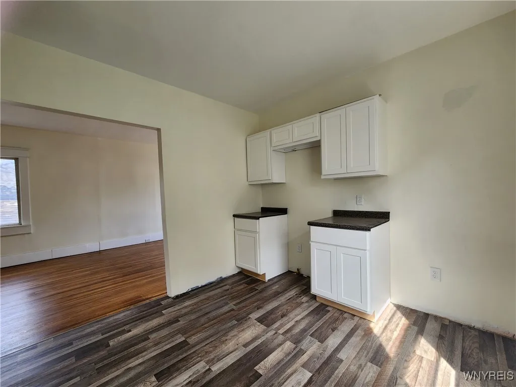 50 Eckhert - Upper Street, Buffalo, New York 14207, Buffalo, New York 14207, 2 Bedrooms Bedrooms, 4 Rooms Rooms,1 BathroomBathrooms,Residential Lease,Closed,50 Eckhert - Upper Street, Buffalo, New York 14207,0,B1568581