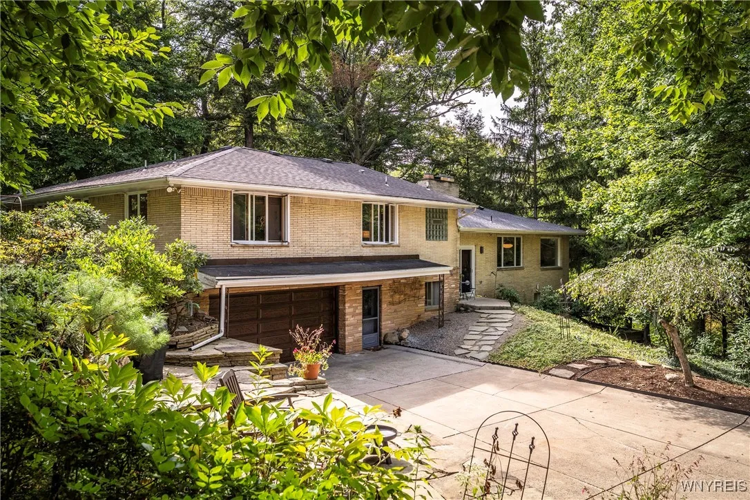 5650 Keems Lane, Hamburg, New York 14075, Hamburg, New York 14075, 4 Bedrooms Bedrooms, 9 Rooms Rooms,3 BathroomsBathrooms,Residential,Closed,5650 Keems Lane, Hamburg, New York 14075,0,B1566517