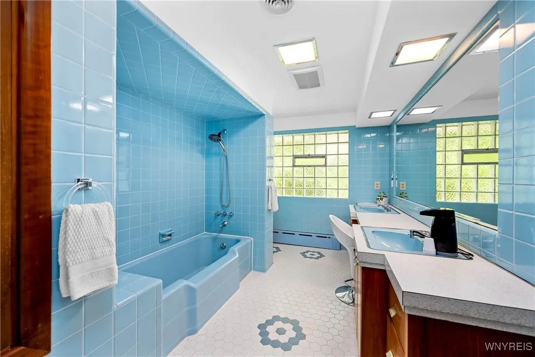 5650 Keems Lane, Hamburg, New York 14075, Hamburg, New York 14075, 4 Bedrooms Bedrooms, 9 Rooms Rooms,3 BathroomsBathrooms,Residential,Closed,5650 Keems Lane, Hamburg, New York 14075,0,B1566517