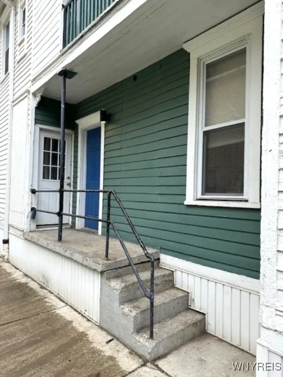 Side, driveway access to all units