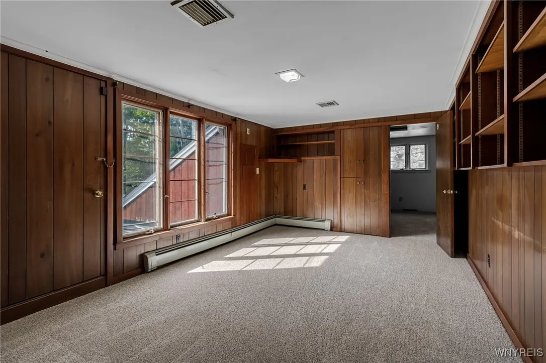 Bedroom 6 
(second floor)