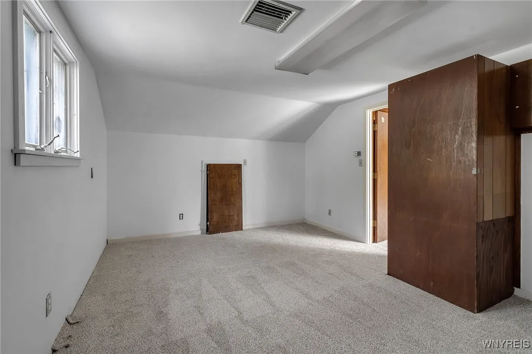 Bedroom 7
(second floor)