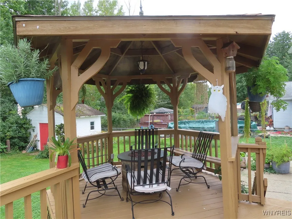 9 x 9 gazebo for extra entertainment space