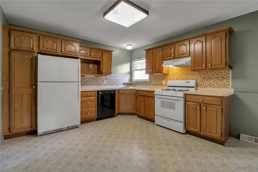 29 Dunlop Avenue, Tonawanda-town, New York 14150, Tonawanda, New York 14150, 3 Bedrooms Bedrooms, 6 Rooms Rooms,1 BathroomBathrooms,Residential,Closed,29 Dunlop Avenue, Tonawanda-town, New York 14150,0,B1568646
