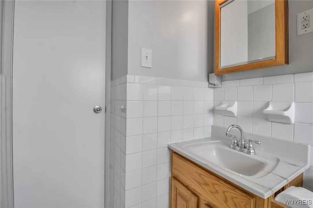 29 Dunlop Avenue, Tonawanda-town, New York 14150, Tonawanda, New York 14150, 3 Bedrooms Bedrooms, 6 Rooms Rooms,1 BathroomBathrooms,Residential,Closed,29 Dunlop Avenue, Tonawanda-town, New York 14150,0,B1568646