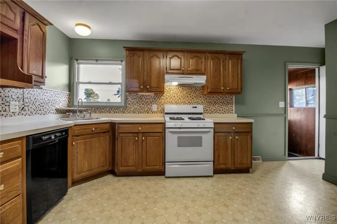 29 Dunlop Avenue, Tonawanda-town, New York 14150, Tonawanda, New York 14150, 3 Bedrooms Bedrooms, 6 Rooms Rooms,1 BathroomBathrooms,Residential,Closed,29 Dunlop Avenue, Tonawanda-town, New York 14150,0,B1568646