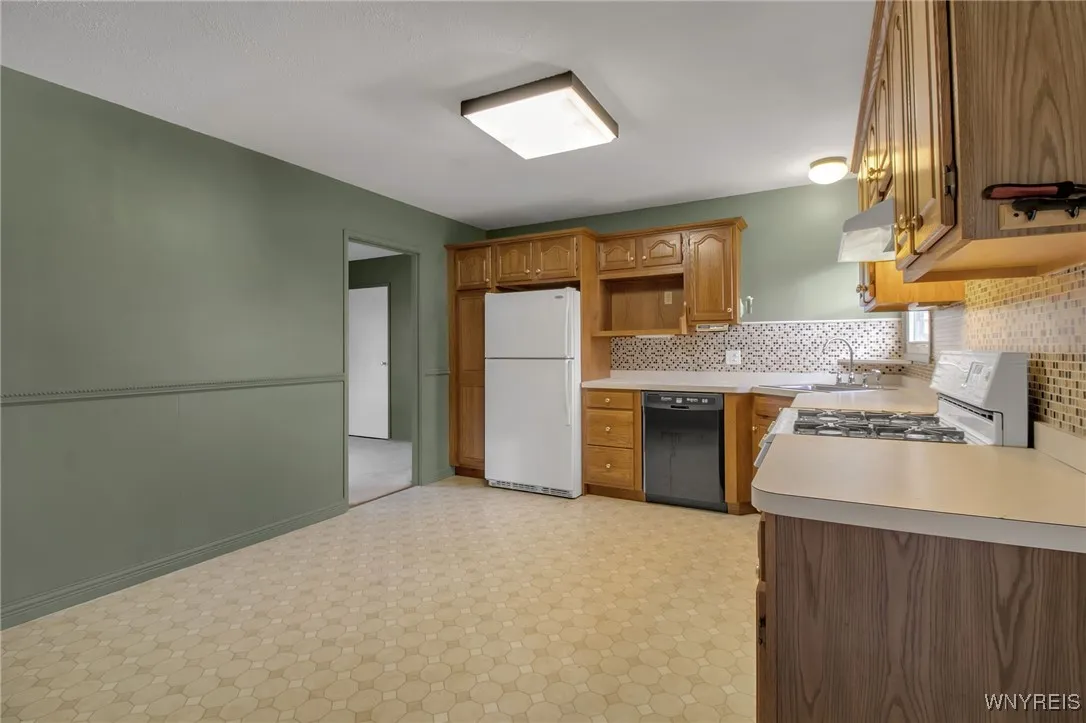 29 Dunlop Avenue, Tonawanda-town, New York 14150, Tonawanda, New York 14150, 3 Bedrooms Bedrooms, 6 Rooms Rooms,1 BathroomBathrooms,Residential,Closed,29 Dunlop Avenue, Tonawanda-town, New York 14150,0,B1568646