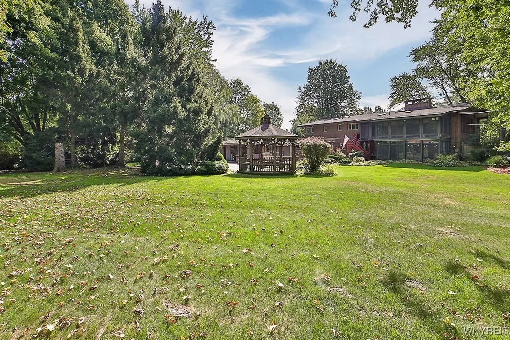 9244 Valley Stream Road, Clarence, New York 14031, Clarence, New York 14031, 4 Bedrooms Bedrooms, 9 Rooms Rooms,3 BathroomsBathrooms,Residential,Closed,9244 Valley Stream Road, Clarence, New York 14031,0,B1569201