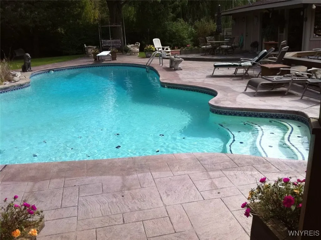 9244 Valley Stream Road, Clarence, New York 14031, Clarence, New York 14031, 4 Bedrooms Bedrooms, 9 Rooms Rooms,3 BathroomsBathrooms,Residential,Closed,9244 Valley Stream Road, Clarence, New York 14031,0,B1569201