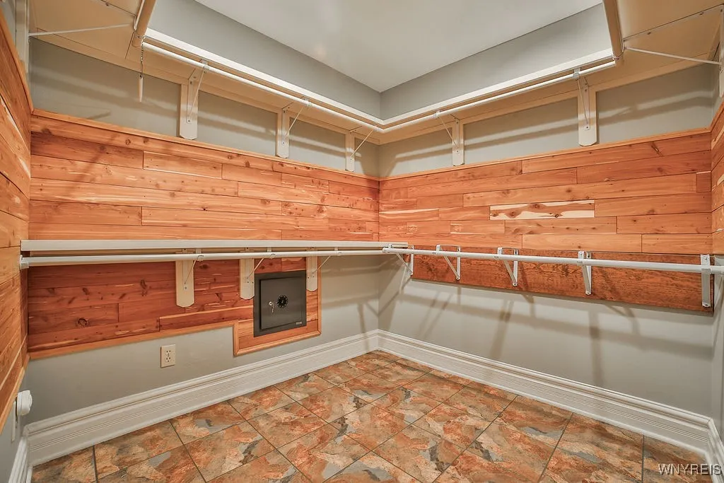 9244 Valley Stream Road, Clarence, New York 14031, Clarence, New York 14031, 4 Bedrooms Bedrooms, 9 Rooms Rooms,3 BathroomsBathrooms,Residential,Closed,9244 Valley Stream Road, Clarence, New York 14031,0,B1569201