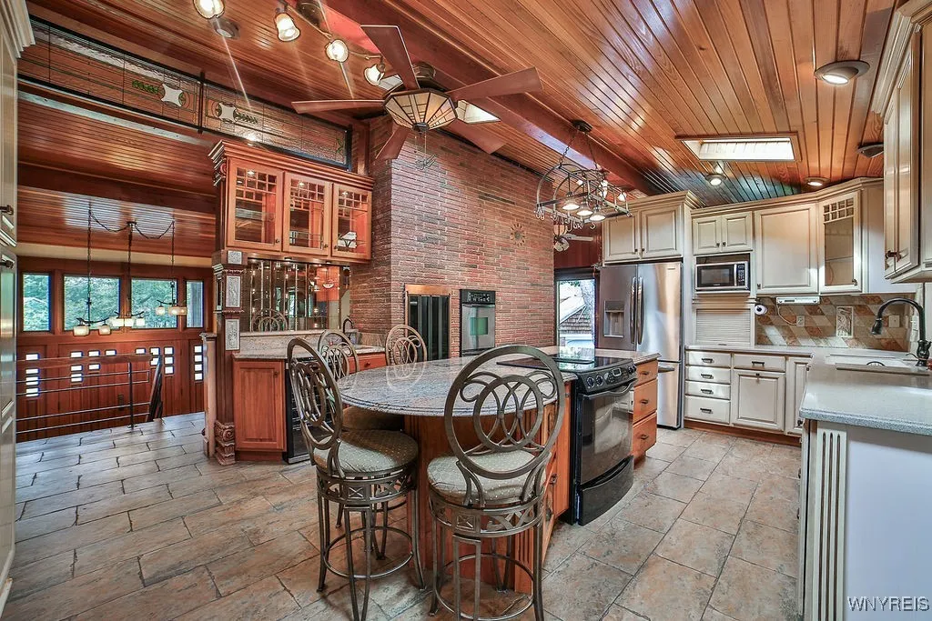 9244 Valley Stream Road, Clarence, New York 14031, Clarence, New York 14031, 4 Bedrooms Bedrooms, 9 Rooms Rooms,3 BathroomsBathrooms,Residential,Closed,9244 Valley Stream Road, Clarence, New York 14031,0,B1569201